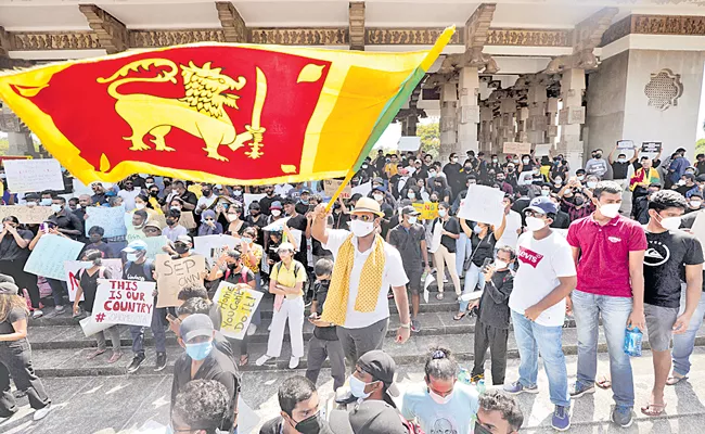 Sri Lanka president Gotabaya Rajapaksa invite to opposition as all ministers resign amid crisis - Sakshi