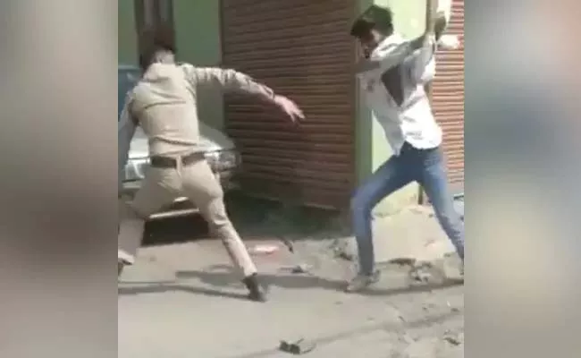 Cop Being Brutally Assaulted By A Man In Madhya Pradesh Gone Viral - Sakshi