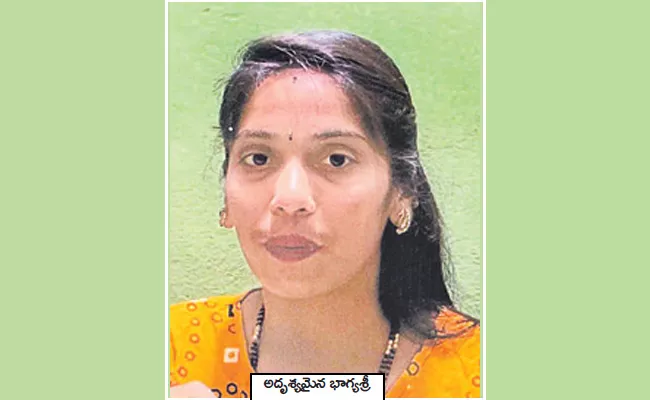 Mother and her two children go missing in Hyderabad - Sakshi