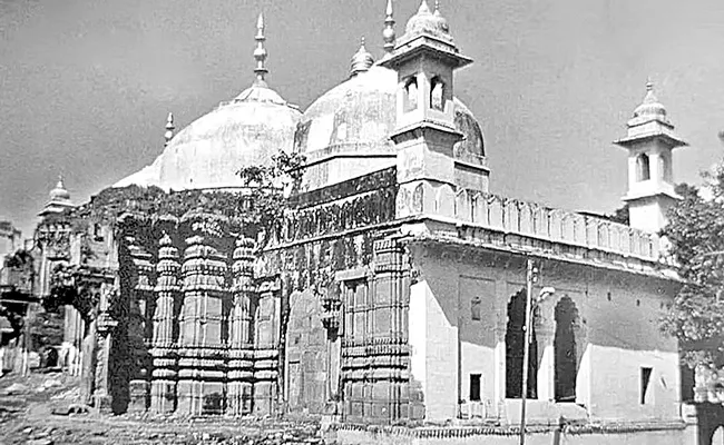 Varanasi court orders completion of Gyanvapi mosque survey - Sakshi