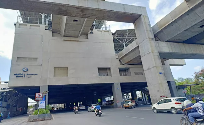 Man Misbehaves In Front Of Women At Ameerpet metro Station Lift - Sakshi
