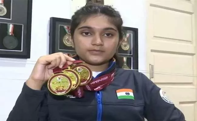 Hyderabad Isha Singh Shoot Third Gold In Junior World Cup - Sakshi