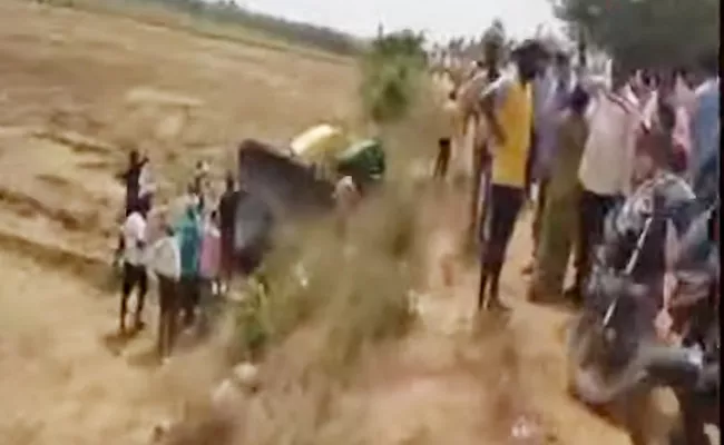 Warangal Tractor Derailed From Pond Embankment Kills Few - Sakshi