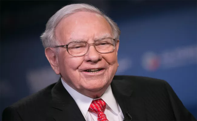 Private lunch with Warren Buffett auctioned for 148 Crores - Sakshi