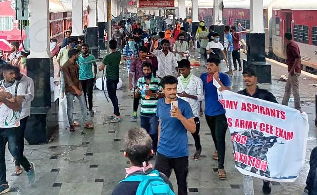Agnipath Scheme: Protesters Beware of Selfish Forces Shyam Sundar Varayogi - Sakshi