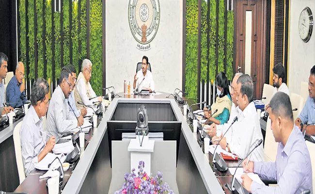 CM YS Jagan Review Meeting On Education Department - Sakshi