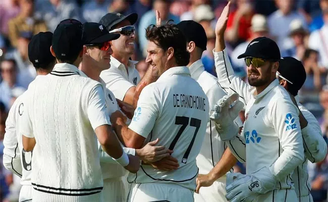 New Zealand all rounder Colin de Grandhomme ruled out of England Series - Sakshi