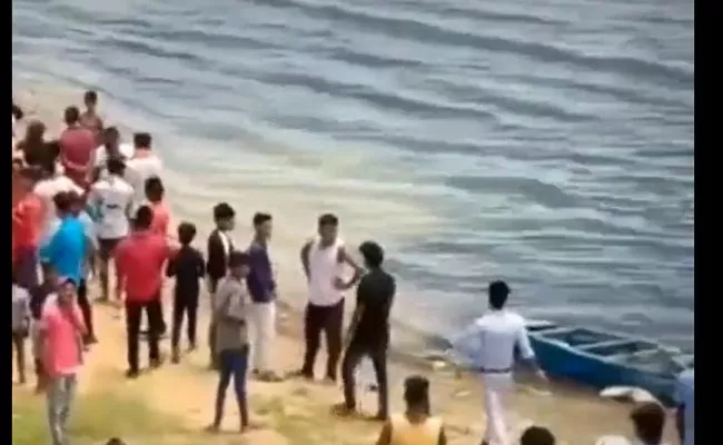 Eight Family Members Died In Jharkhand Boat Accident - Sakshi