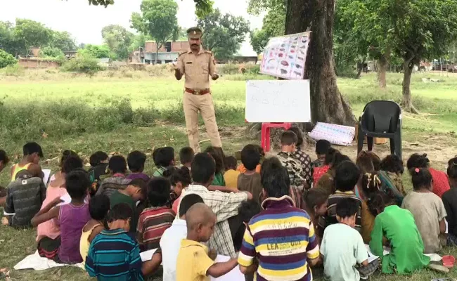 UP Police Starts Own School To Help Underprivileged Children - Sakshi