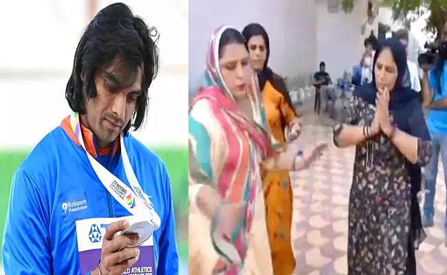 Neeraj Chopra Family-Friends Dance Viral After Won-Silver WAC 2022 - Sakshi