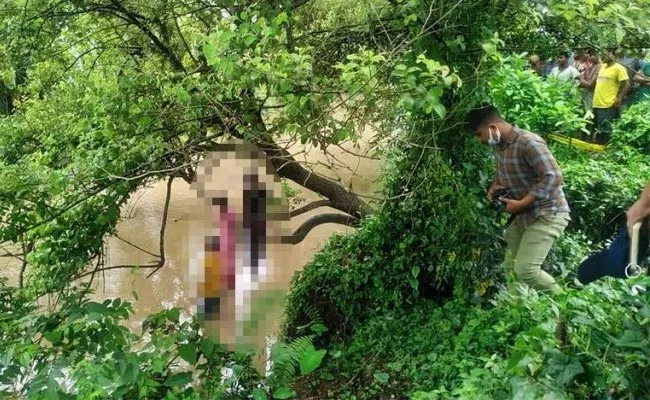 Teenage Girls Found Dead Hanging Tree At Indian Border - Sakshi