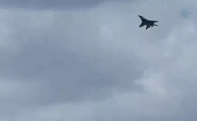 Chinese Fighter Jet Came Close To Lac Line In Ladakh - Sakshi