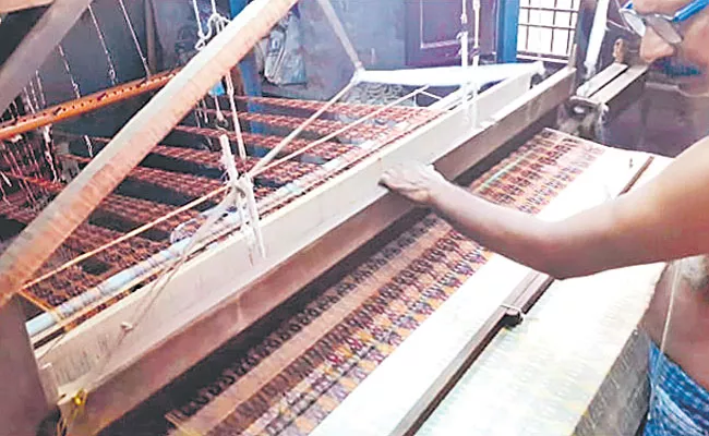 Punna Krishnamurthy Write on Pochampally Tie and Dye, Kothur Weavers - Sakshi