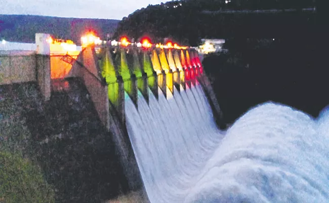 Flood surge in the Krishna River will remain constant Andhra Pradesh - Sakshi