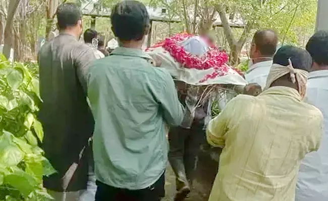 Grandson Stops Grandpa Funeral Over Land Dispute Sathya Sai District - Sakshi