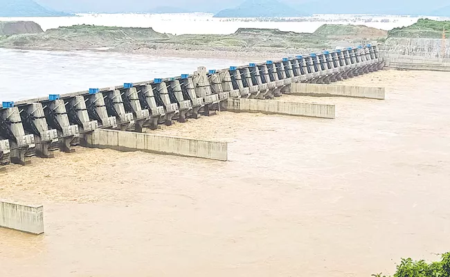 Godavari Floods with Rains Effect - Sakshi