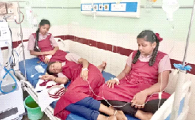 30 Students Who Took Part In National Integration Rally Fell Ill - Sakshi