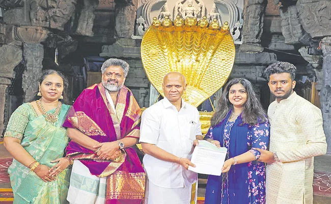 Muslim couple donates above Rs 1 crores to TTD Temple - Sakshi