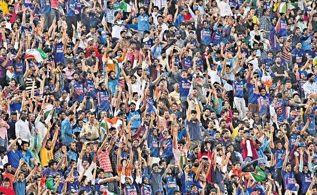 IND vs AUS 3rd T20 Match: Over Capacity Crowd Came To Uppal Stadium - Sakshi