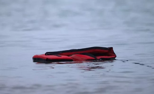 Boat Capsizes In Flooded River In Nigeria - Sakshi