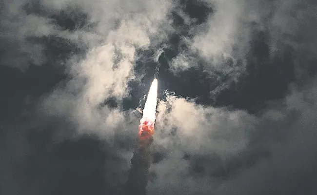 ISRO successfully launches 36 satellites in its heaviest LVM3 - Sakshi