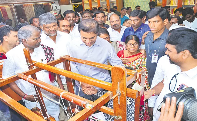 Telangana Minister KTR inaugurates Handicrafts Art Gallery In Hyderabad - Sakshi