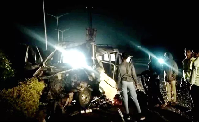 Four Deceased in Adilabad Road Accident - Sakshi
