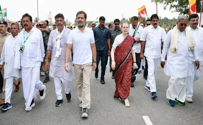 Congress President Sonia Gandhi joins Bharat Jodo Yatra in Mandya - Sakshi
