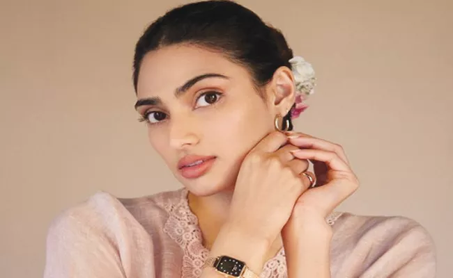Athiya Shetty Shares Natural Beauty Tips For Instant Glowing Face - Sakshi
