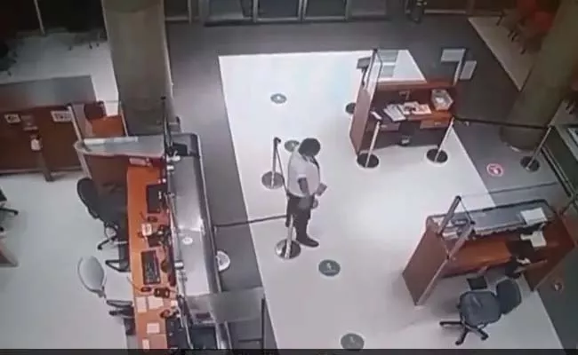 Viral Video: Security Guard Seen Talking Ghost Patient - Sakshi