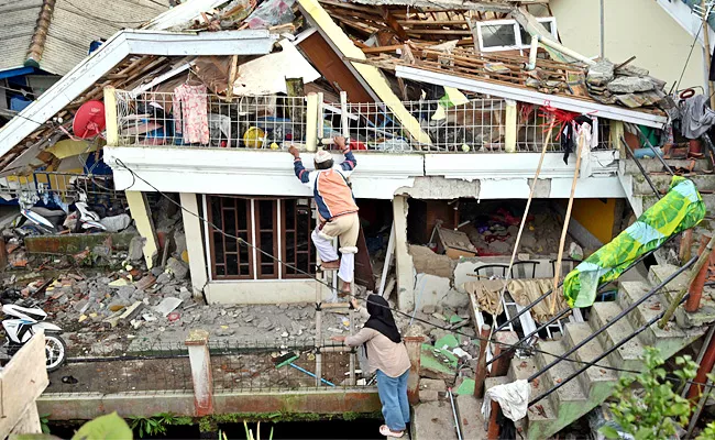 Indonesia Earthquake Many People Dead - Sakshi