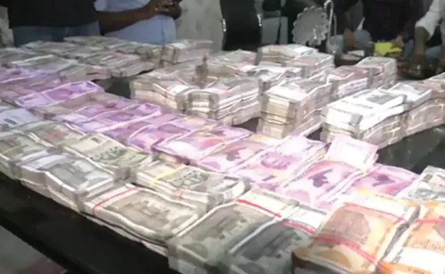 Bihar IT Raids Rs 100 Crore Black Money Recovered - Sakshi