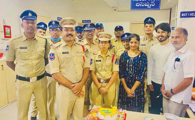 Hyderabad: Young Woman Celebrates Birthday in Sultan Bazar Police Station - Sakshi
