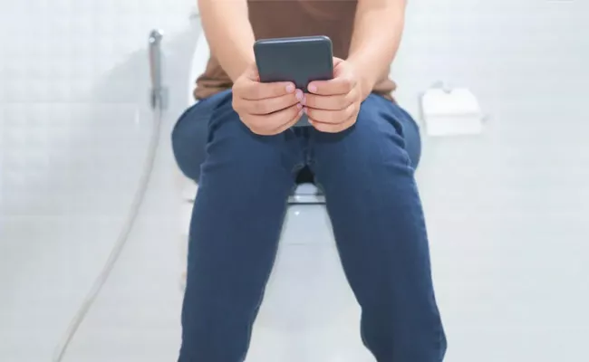 Mobile Phones Carry More Bacteria Than Toilet Seats, Says University Of Arizona Reports - Sakshi