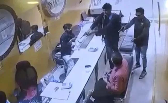 Armed Robbery In UP Shoot Shop Owner Escape With Cash And Gold - Sakshi