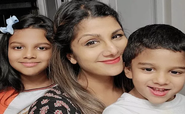 Heroine Rambha shares latest pics with her Children In social media - Sakshi