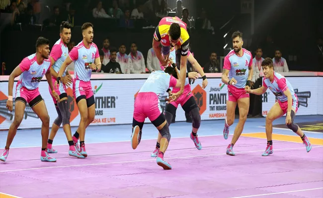 Jaipur Pink Panthers Beat Bengaluru in semis to qualify for the final - Sakshi