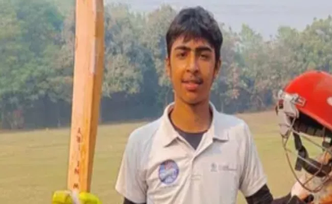 Under 14 Cricketer Tanmay Singh Scored 401 Runs In 132 Balls - Sakshi