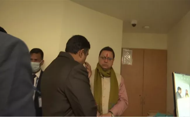 CM Dhami visits hospital in Dehradun to see injured Rishabh Pant - Sakshi
