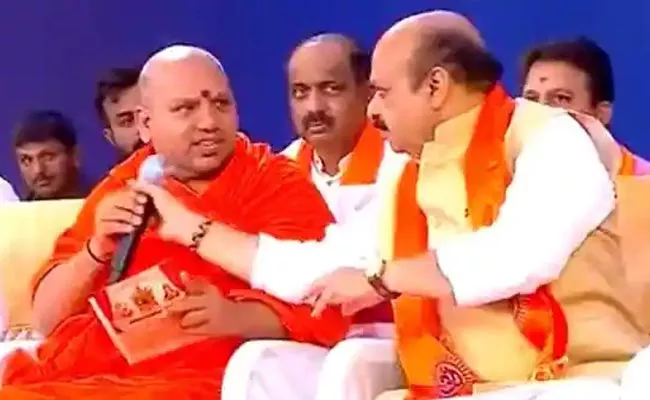 Karnataka Cm Bommai Snatches Mic From Seer Viral Video - Sakshi