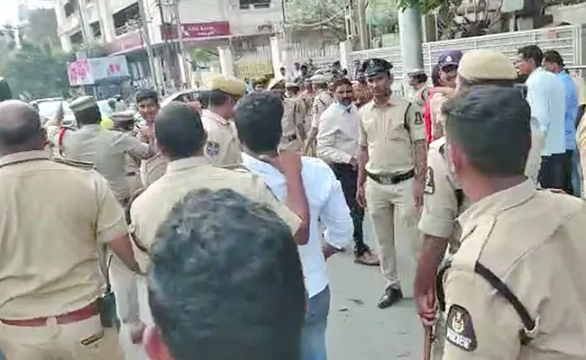 BJYM Protest Against Police Recruitment Tension At Pragati Bhavan - Sakshi