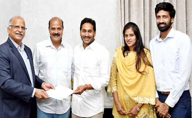 AP: Laurus labs donates Rs. 4 crore for Nadu-Nedu Project - Sakshi