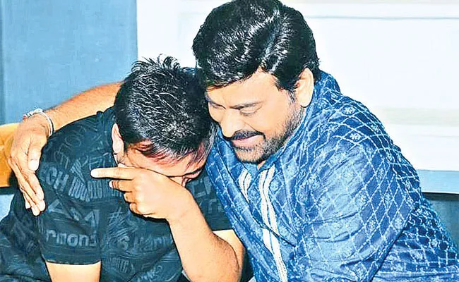 Fan Emotional After Meet With Megastar Chiranjeevi In Hyderabad - Sakshi