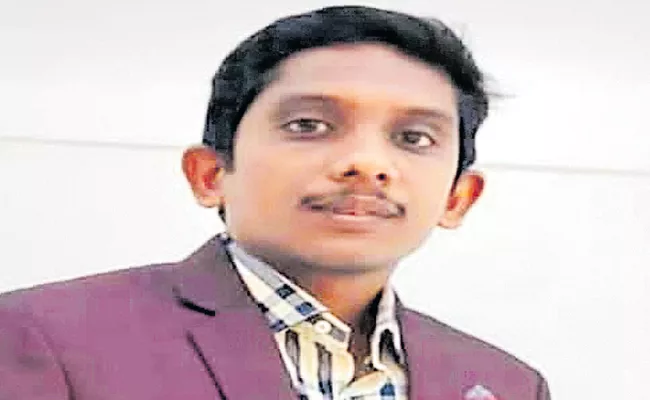 Young victim suicide of loan app harassment At Vijayawada - Sakshi