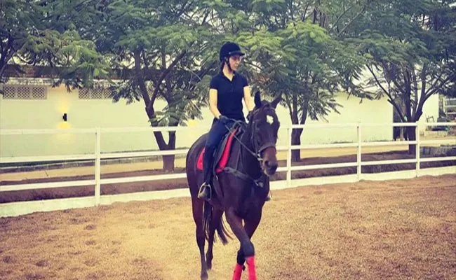 Samantha Shares New Pic As She Enjoys Horse Riding - Sakshi