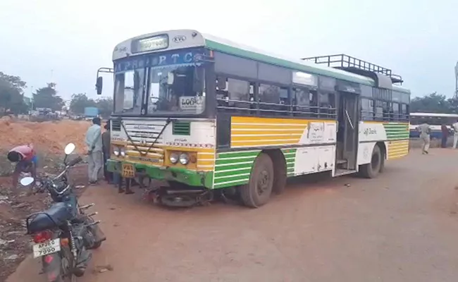 Rtc Bus Hit Rtc Conductor Husband In Nellore District - Sakshi