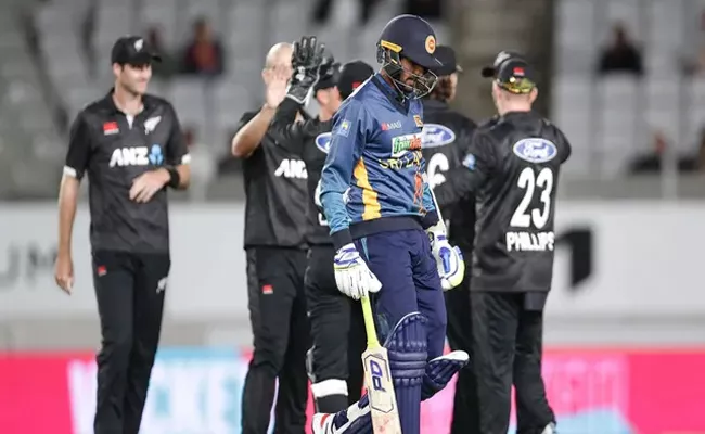 Sri Lanka WC Qualifying Chances Suffer Huge Blow After Heavy Defeat In Auckland - Sakshi