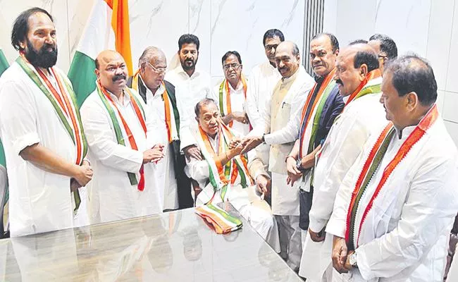 Dharmapuri Srinivas Quits Congress Day After Joining Letter To kharge - Sakshi