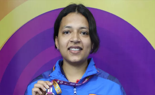 Sift Kaur Samra wins bronze, India finish with seven medals - Sakshi