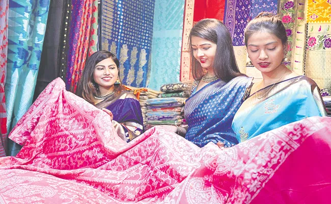 Silk India Exhibition Begins In Madhapur - Sakshi